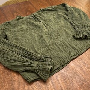 Velvet by Graham Spencer Sz small olive green blouse